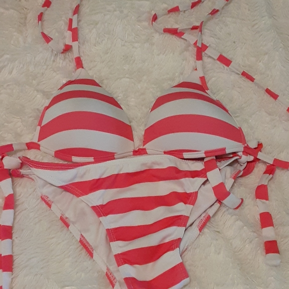 Bathing Suits - Picture 4 of 4